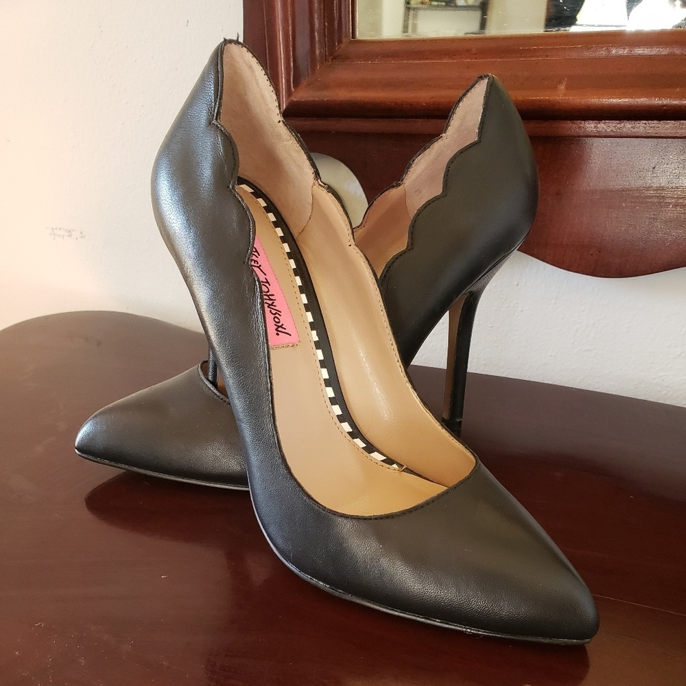 Betsey Johnson Raciee pumps